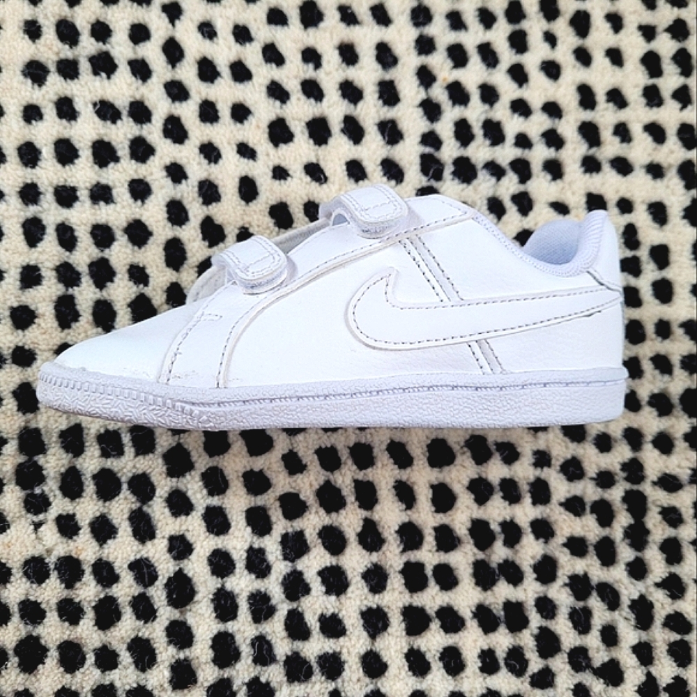 Nike white leather sneakers - size 10